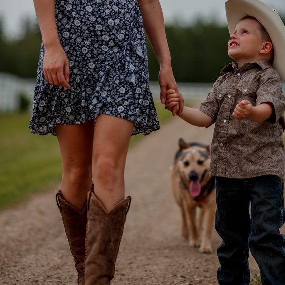 Meet your Posher, Danielle - Picture 1 of 1